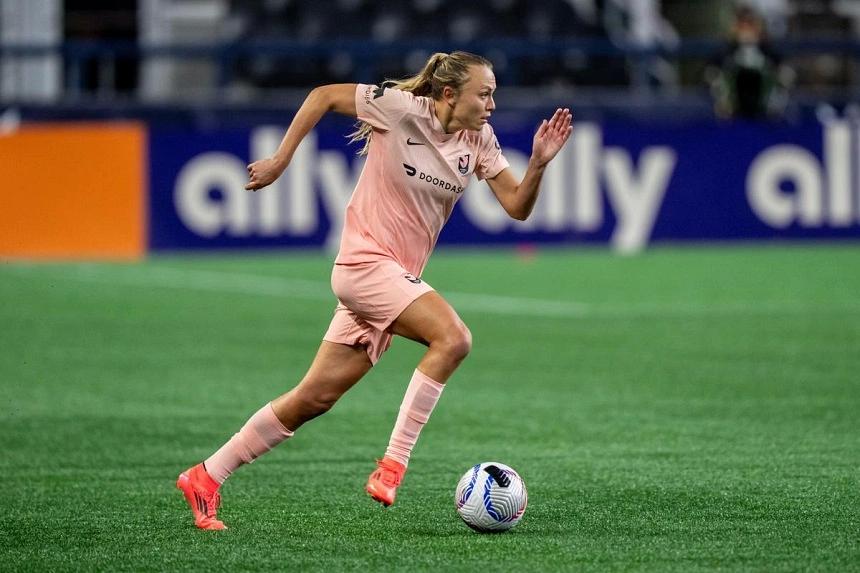 Angel City F Claire Emslie signs new 2-year contract